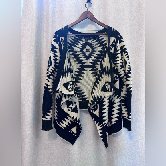 Kadence Boho Black and Cream Geometric Southwest Cowgirl Sweater - Picture 2 of 6